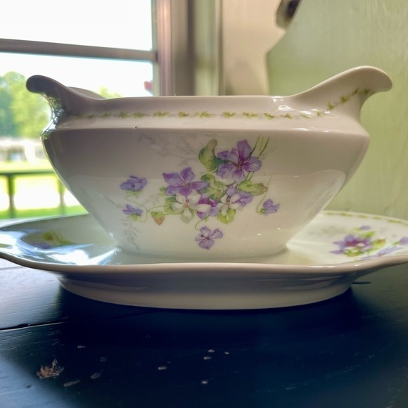 LIMOGES FRANCE, GRAVY BOWL WITH ATTACHED UNDERPLATE. - Picture 7 of 9